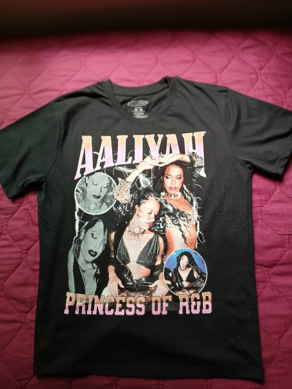 Aaliyah  short sleeve t shirt black with Aaliyah graphics size M